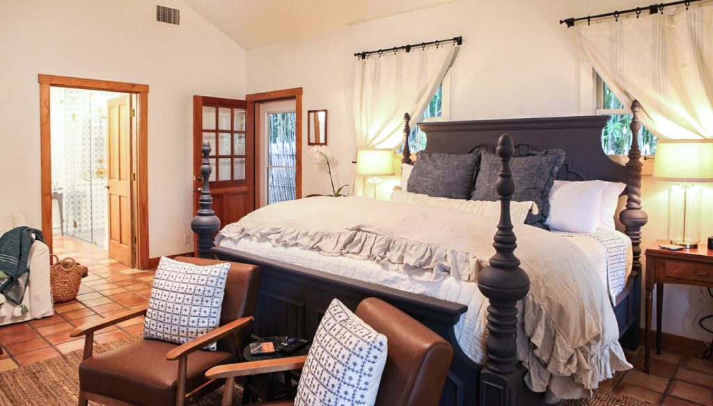 emma haus fredericksburg airbnb rental master bedroom with king size bed, cute cottage fredericksburg, tx, home rental in texas hill country