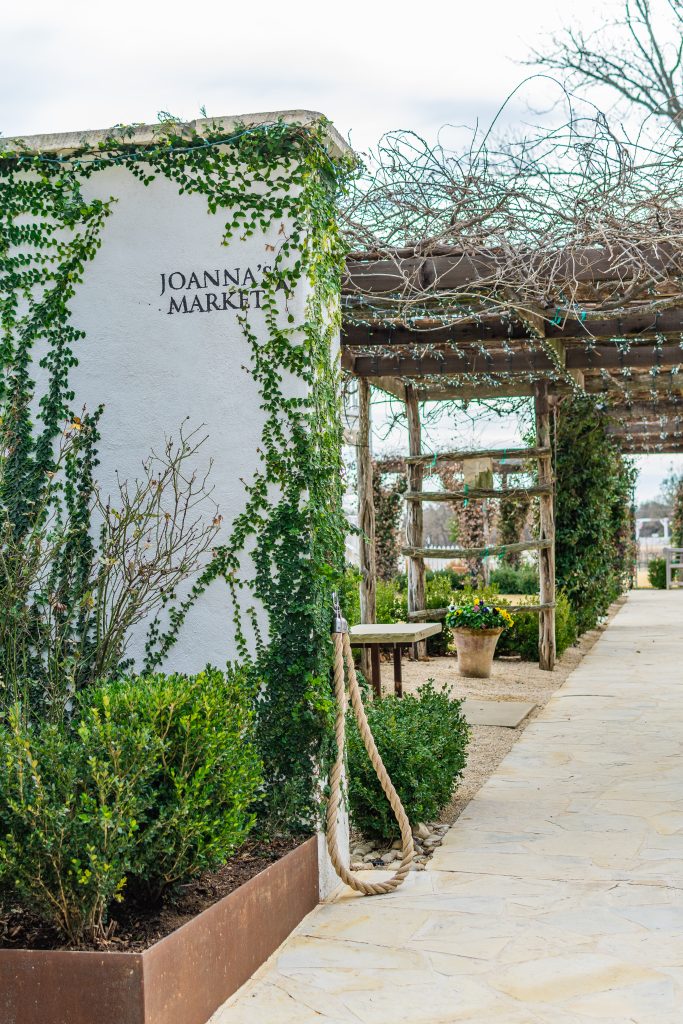 entrance to Joanna's market at signor vineyards winery in fredericksburg texas