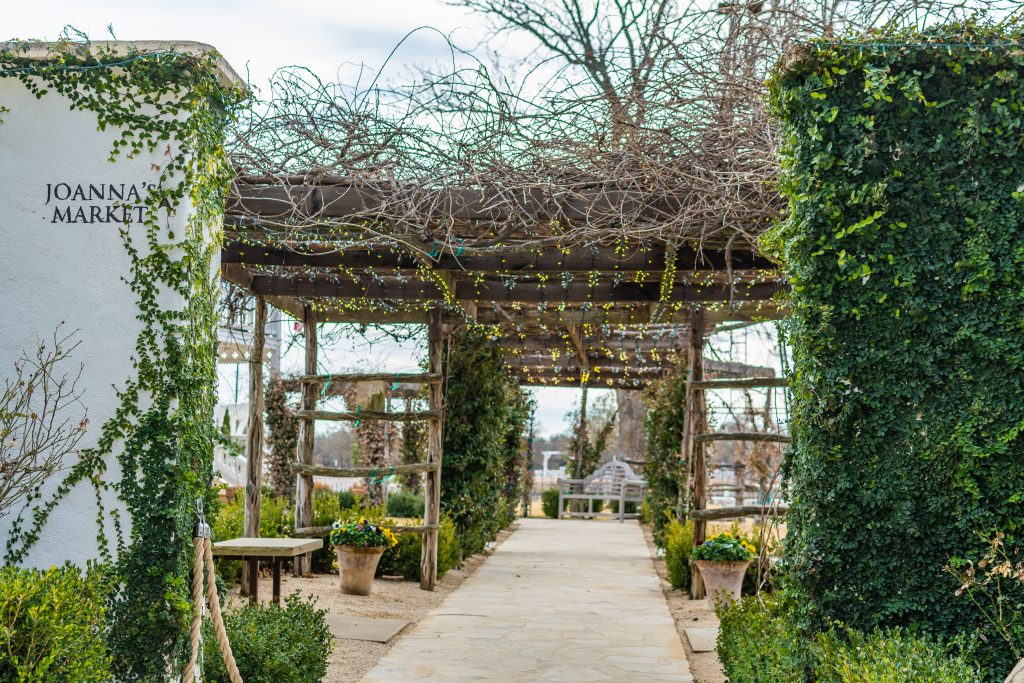 entrance to Joanna's market at signor vineyards winery in fredericksburg texas