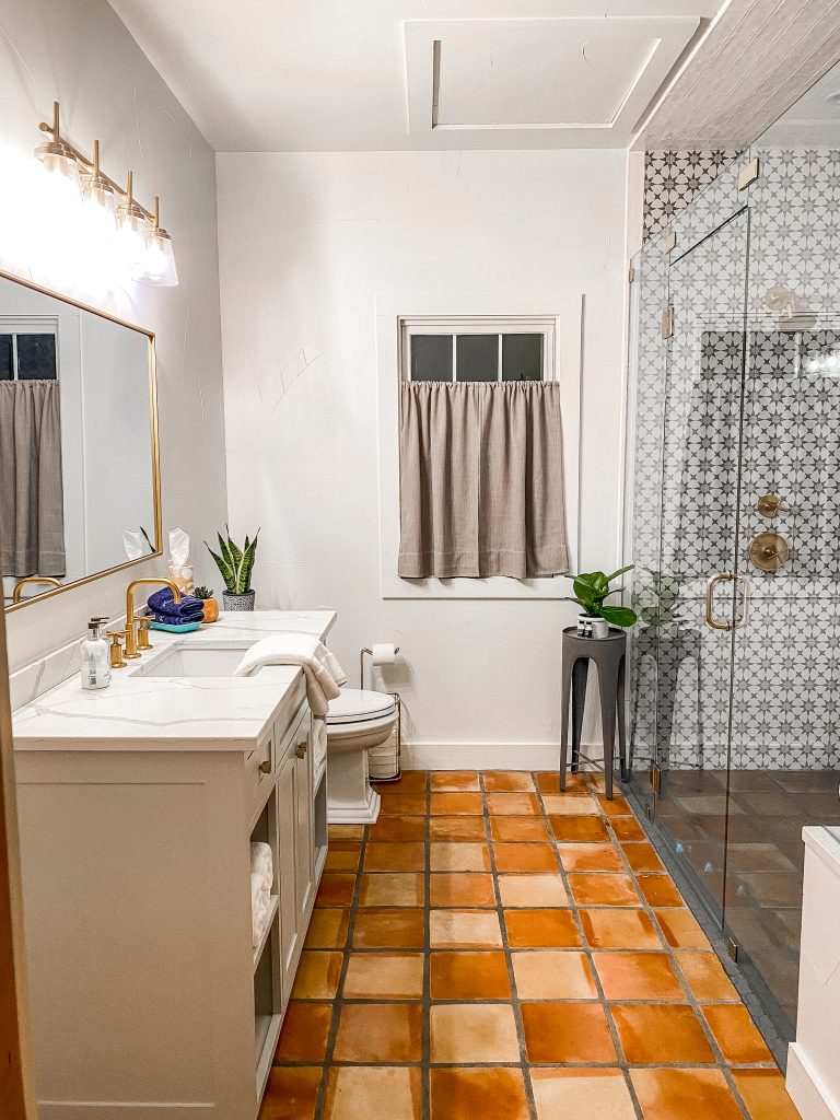 luxury bathroom in emma haus fredericksburg airbnb rental with marble/quartz countertops, gold faucets and luxury amenities, newly renovated bathroom in cute texas hill country cottage, modern bathroom, 2 person shower